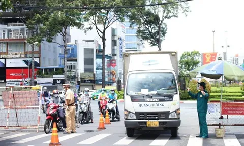 Người dân tại TPHCM ra đường trong 2 ngày qua bắt đầu tăng
