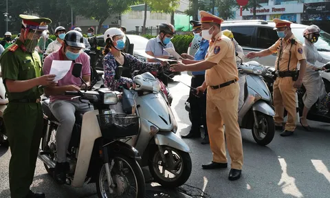 Hà Nội bỏ kiểm soát giấy đi đường, khuyến cáo người dân tuyệt đối không chủ quan