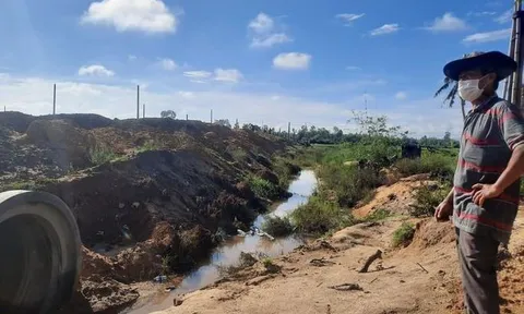 Vừa mưa đã ngập, người dân 'vây' dự án Khu phố chợ Chiên Đàn