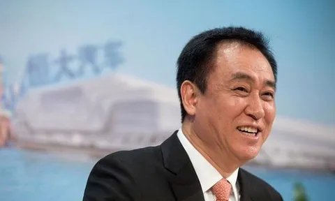 Chủ tịch Evergrande, người đang gánh khoản nợ 300 tỷ USD là ai?
