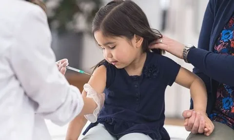 Hà Nội xúc tiến tìm nguồn vaccine cho trẻ em