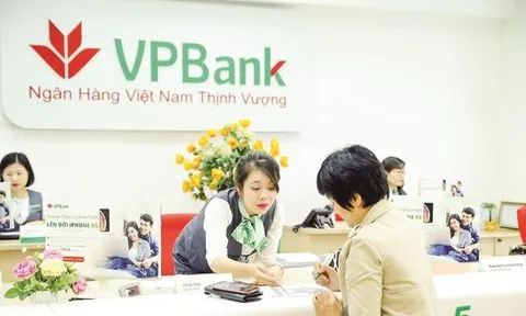 Bán 'chui' cổ phiếu VPB, thêm một người thân sếp VPBank bị xử phạt