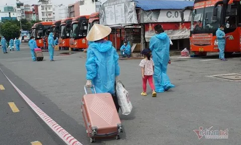 Học sinh, người dân mắc kẹt ở các tỉnh muốn trở lại TP.HCM phải làm gì?