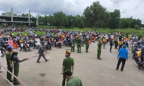 Công dân ùn ùn về quê, các tỉnh miền Tây lo 'vỡ trận' dịch bệnh