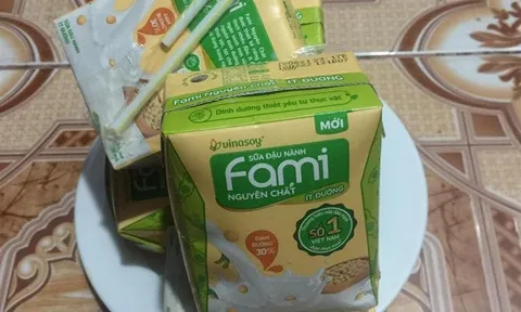 Vừa “ra lò” hơn 1 tháng, sữa Fami đã đặc quánh, bốc mùi
