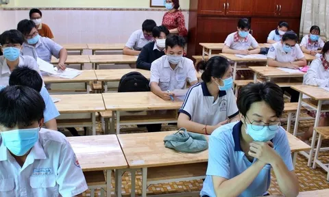 Học sinh TP.HCM có thể trở lại trường từ tháng 1/2022
