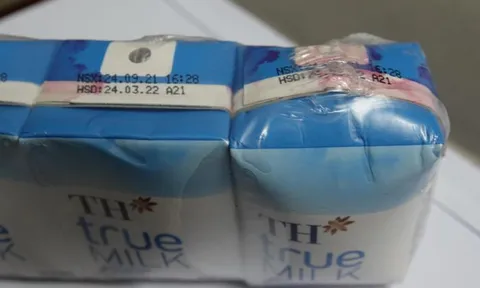 Sững người khi thấy hộp sữa TH true milk căng phồng bất thường