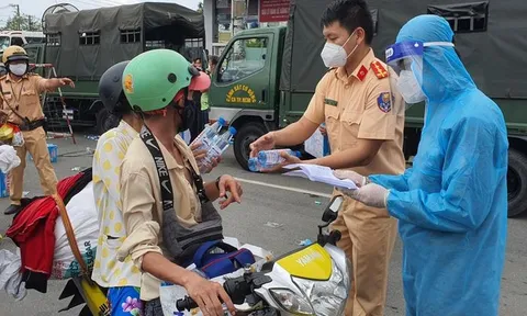 TPHCM dừng tất cả chốt kiểm soát COVID-19, đi lại ở các cửa ngõ trở lại bình thường