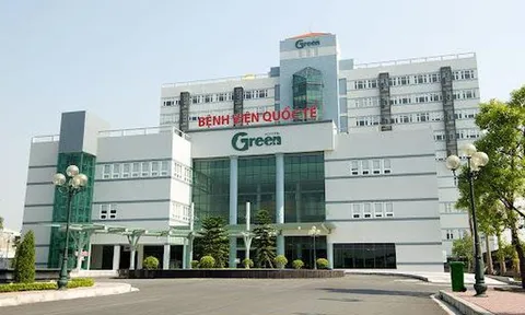 Bé 2 tuổi rơi từ tầng 9 Bệnh viện quốc tế Green xuống đất tử vong