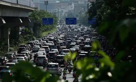 Hà Nội thu phí ô tô vào nội đô, đường phố có hết tắc?