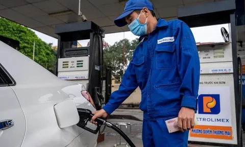 'Hạ nhiệt' giá xăng trong nước thế nào?