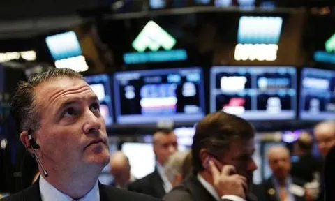 Phố Wall tăng nhẹ