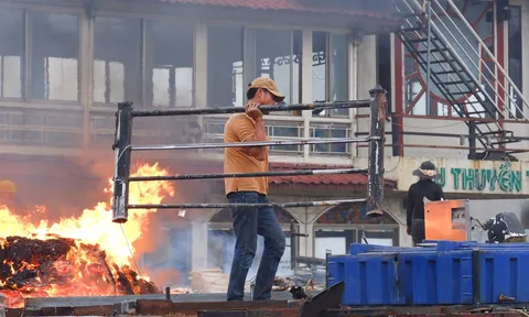 Hà Nội: Loạt nhà hàng nổi Hồ Tây chính thức bị 'khai tử'