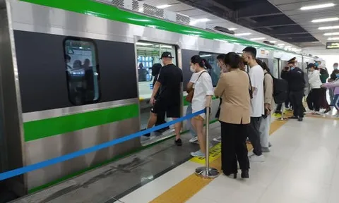 Hình ảnh ngày đầu tiên đường sắt Cát Linh- Hà Đông chính thức thu phí