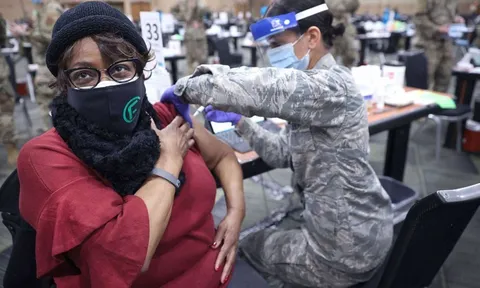 Khi tiêm đủ 2 liều không còn an toàn trước COVID-19