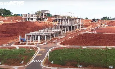 Bị xử phạt, 'dự án' trên đồi xanh bị cạo trọc ở Lâm Đồng vẫn vi phạm quảng cáo