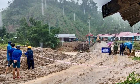 Mưa lớn gây sạt lở, Quảng Nam sơ tán 5.000 hộ dân