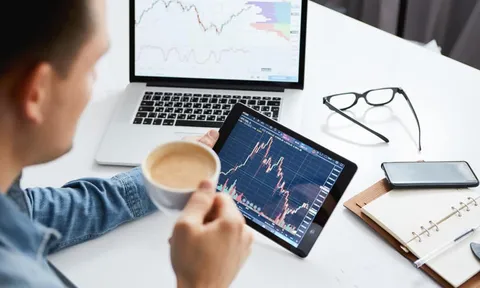 VN-Index vượt 1.500 điểm, thanh khoản sụt giảm bất ngờ