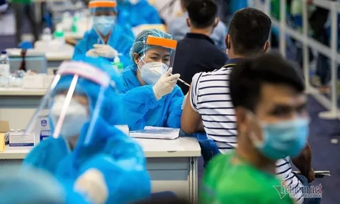 Việt Nam tiêm liều 3 vaccine Covid-19 từ tháng 12, cho phép tiêm trộn