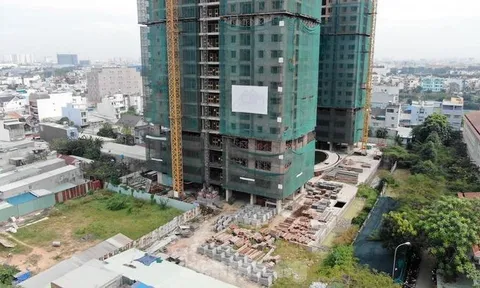 Doanh nghiệp địa ốc xoay sở ra sao khi dòng vốn trái phiếu bị 'siết'?