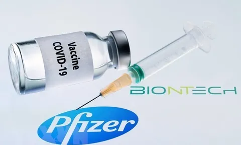 Biến thể Omicron có thể 'né tránh một phần' vaccine của Pfizer