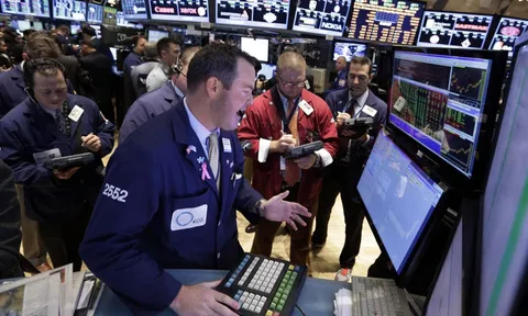 Thêm thông tin tích cực về vaccine Covid-19, Phố Wall tăng điểm