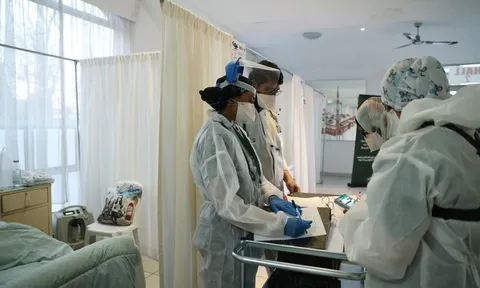 Số ca bệnh nặng vì chủng Omicron ở Nam Phi thấp hơn 2 làn sóng trước