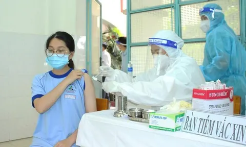 TPHCM bắt đầu tiêm mũi 3 vắc xin ngừa COVID-19