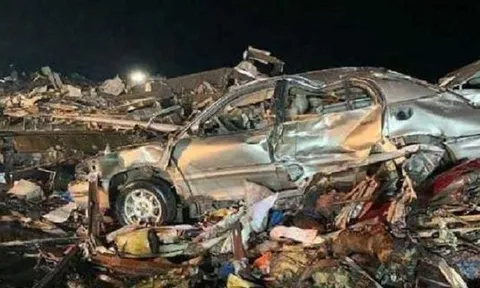 Trận bão lốc 'khủng khiếp nhất lịch sử' đổ vào nước Mỹ, hơn 50 người chết