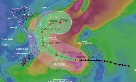 Bão RAI giật cấp 17 đã vào Biển Đông thành cơn bão số 9