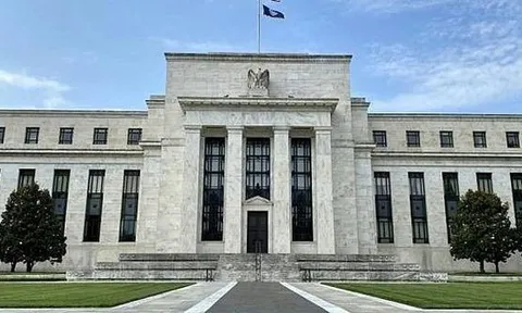 Fed cắt giảm kích thích kinh tế, tăng lãi suất