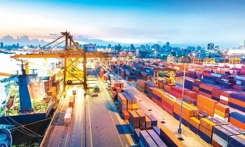 GDP quý 4/2021 đảo chiều, dự báo tăng trưởng cả năm được kéo lên 3%