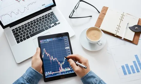 Chứng khoán năm 2022 đối diện ba rủi ro lớn từ vĩ mô