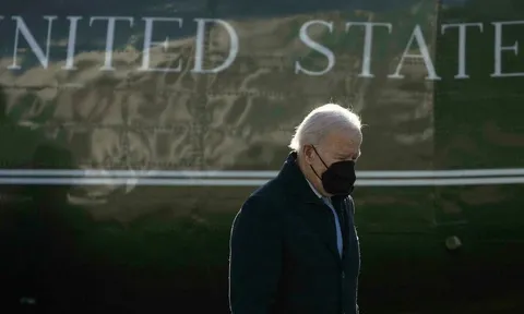 'Ác mộng' chồng chất với Tổng thống Biden