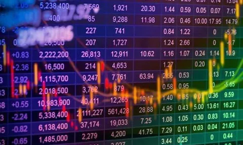 Tiền đổ ầm ầm vào thị trường trong phiên lao dốc của VN Index