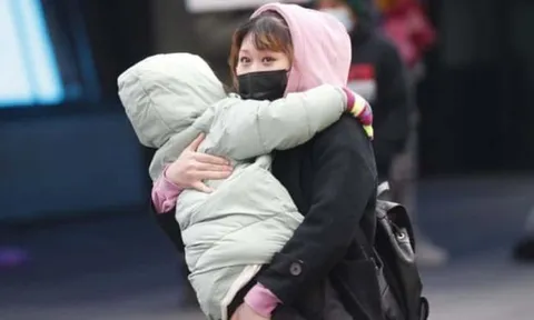 Mỹ báo động ca mắc COVID-19 tăng vọt ở trẻ em