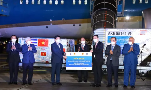 Việt Nam về đích sớm về tiêm vaccine COVID-19: 'Trái ngọt' trong cuộc chiến chống đại dịch