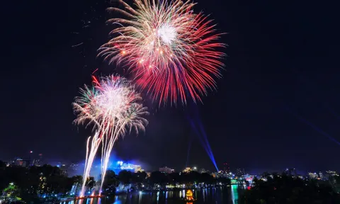Hà Nội bắn pháo hoa một điểm đêm giao thừa