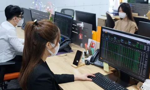 VN-Index lập đỉnh lịch sử, chứng khoán Việt lọt nhóm tăng trưởng mạnh nhất thế giới