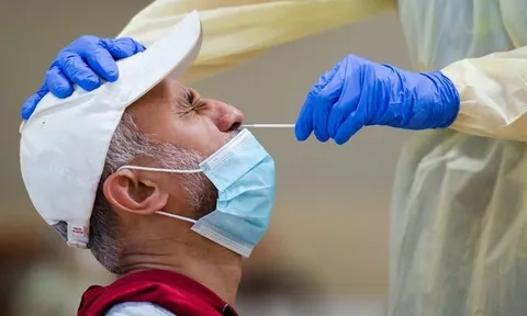 Xu hướng hạn chế xét nghiệm PCR khi số ca nhiễm COVID-19 tăng
