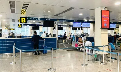 Khách đi lại dịp Tết Nguyên đán 2022 giảm sâu, dịch vụ tàu xe 'méo mặt'