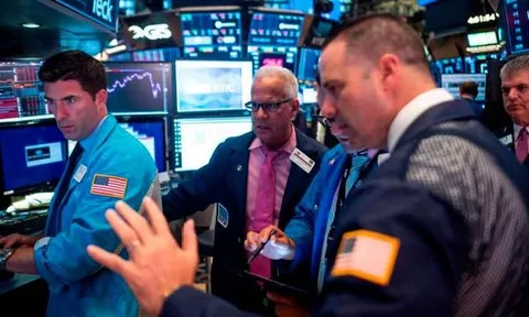 Chứng khoán Mỹ tụt điểm sau cuộc họp Fed, giá dầu vượt 90 USD/thùng, Bitcoin giảm