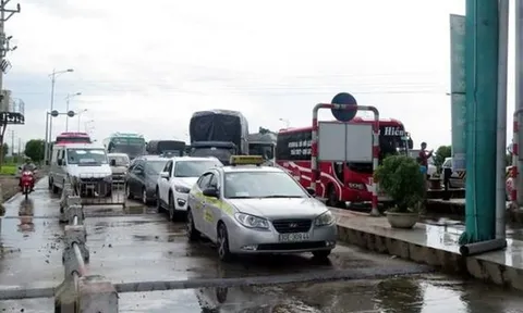 Tổng cục Đường bộ: Giảm thuế VAT, xả trạm thu phí khi ùn tắc