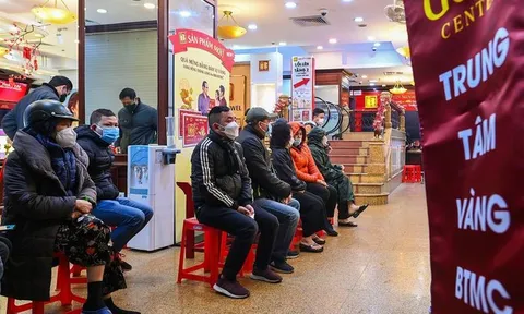 Đi từ 3h15 để là người đầu tiên mua vàng ngày Thần Tài