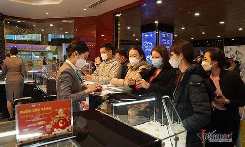 Đầu năm tăng mạnh, vàng tiến lên 70 triệu đồng/lượng