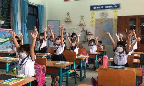 Trẻ mầm non, tiểu học TP.HCM ngày đầu được đến trường