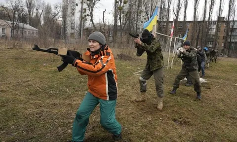 Cuộc sống ở Ukraine giữa lo ngại 'bóng ma' chiến tranh