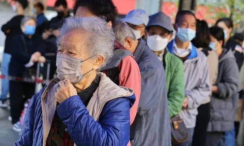 Vaccine dư thừa, tại sao người già Hong Kong không tiêm?