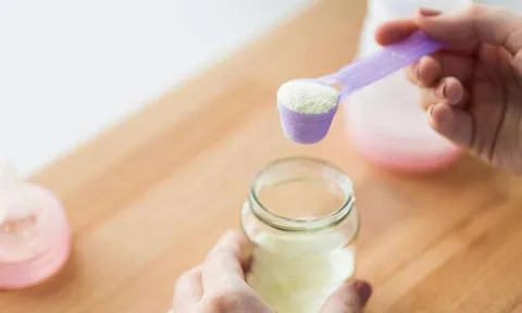 WHO cảnh báo tình trạng tiếp thị quá đà sữa công thức