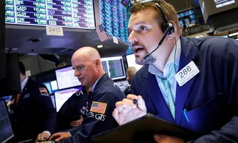 Chứng khoán Mỹ tiếp tục bán tháo, giá dầu tăng, Bitcoin giảm